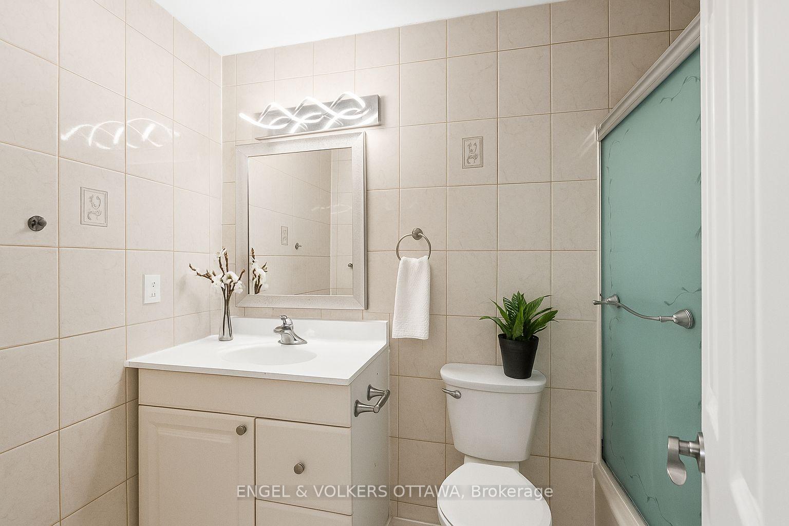Photo 17 of 49 Burlington Crescent, Ottawa, Hunt Club Park/Greenboro — HOMEH
