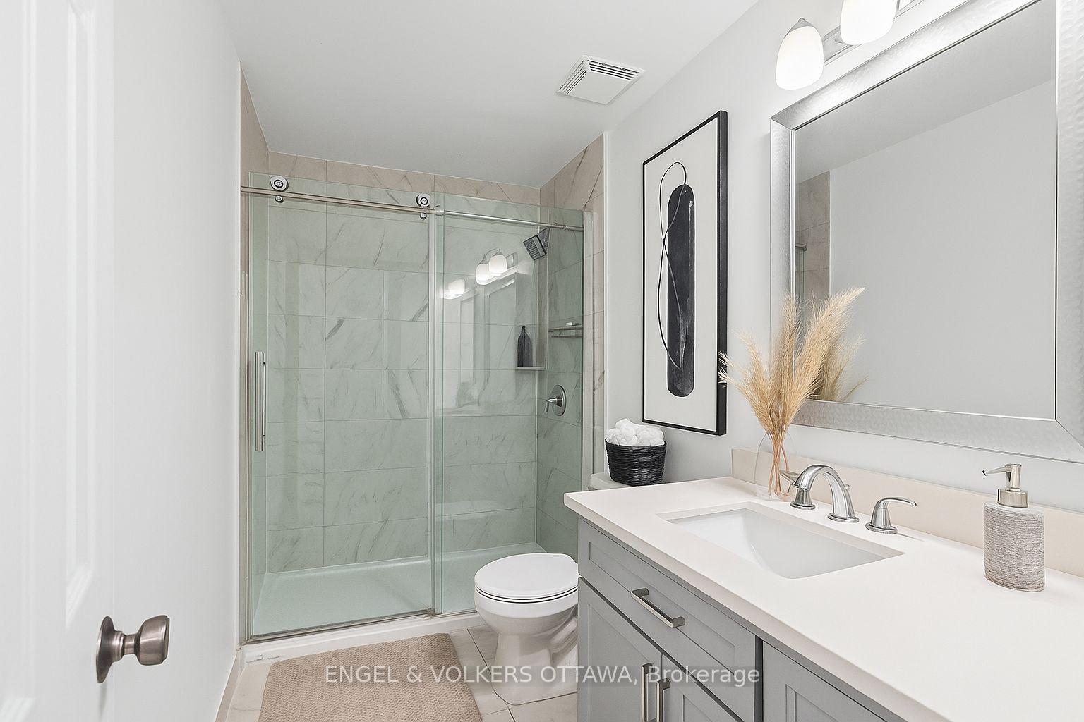 Photo 18 of 49 Burlington Crescent, Ottawa, Hunt Club Park/Greenboro — HOMEH