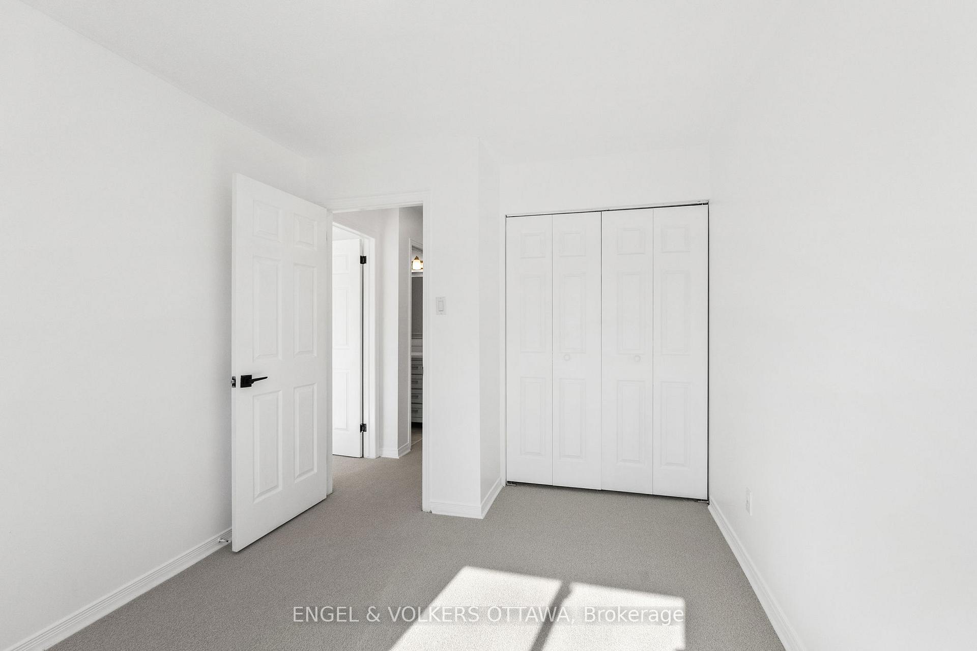 Photo 22 of 49 Burlington Crescent, Ottawa, Hunt Club Park/Greenboro — HOMEH