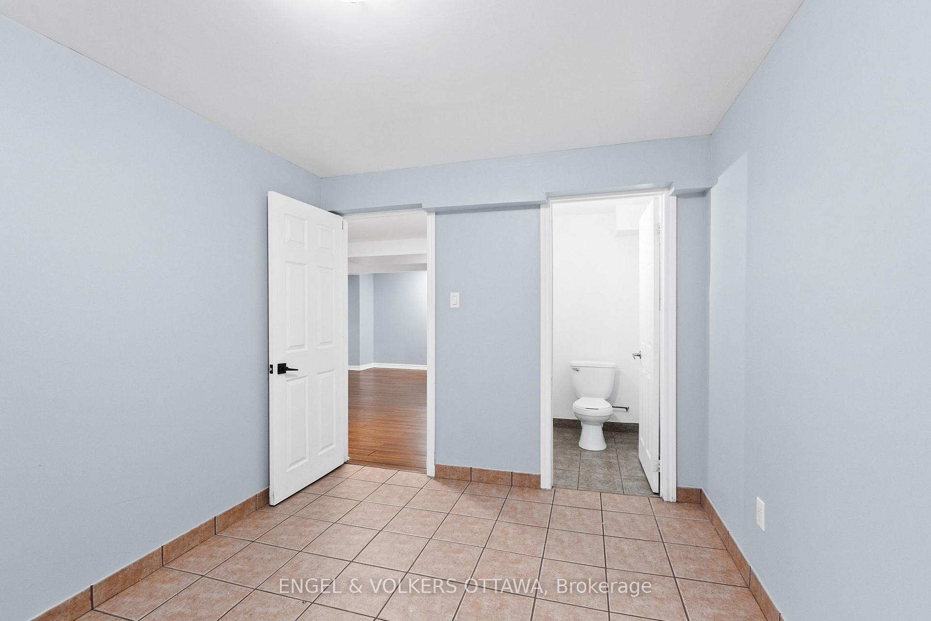 Photo 26 of 49 Burlington Crescent, Ottawa, Hunt Club Park/Greenboro — HOMEH