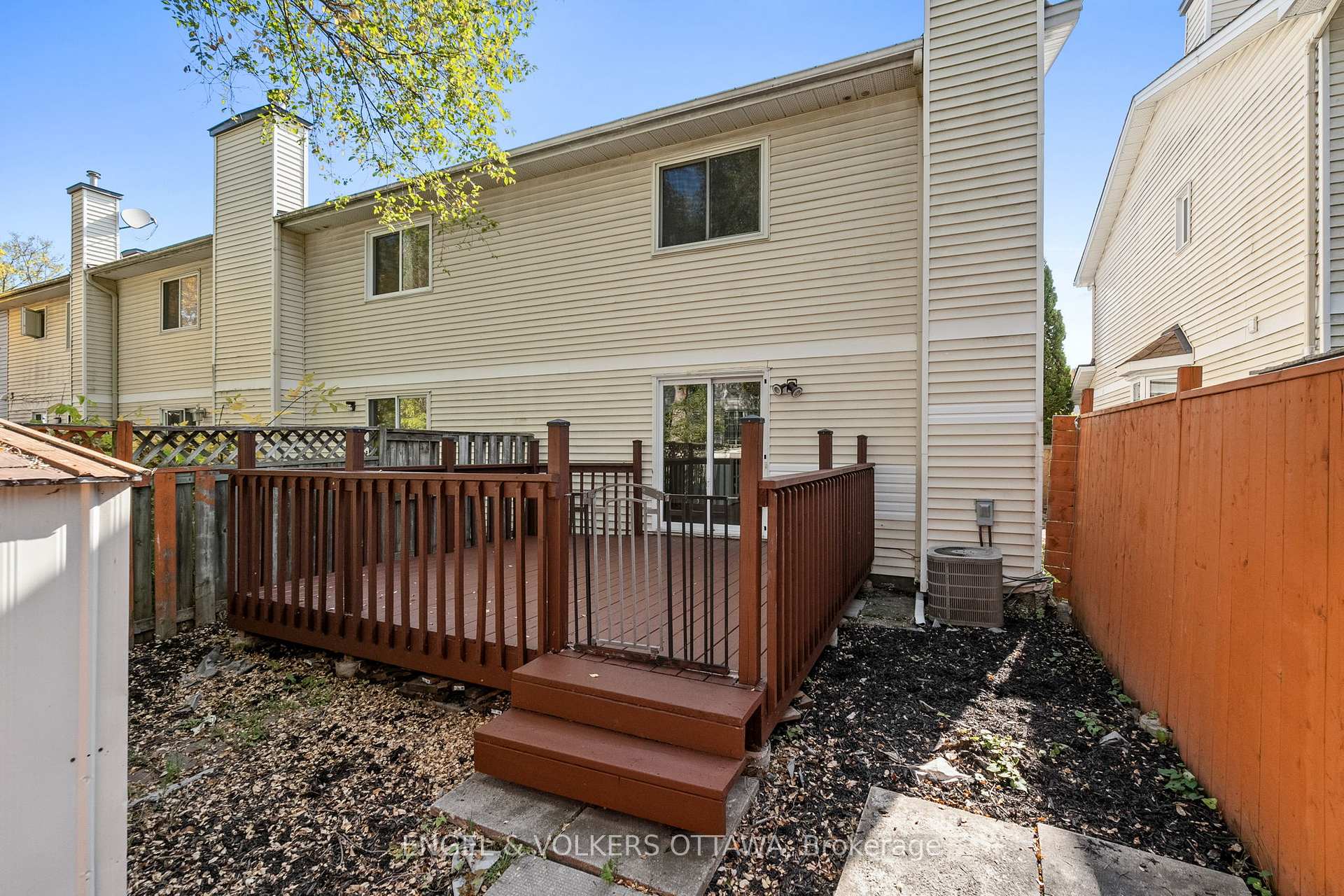 Photo 29 of 49 Burlington Crescent, Ottawa, Hunt Club Park/Greenboro — HOMEH