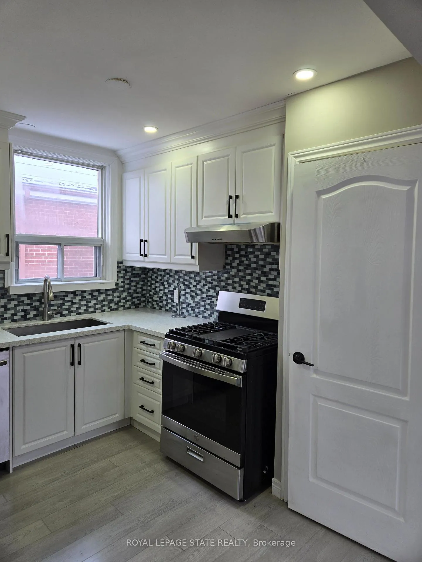 Photo 9 of 91 Barons Avenue S, Hamilton, Bartonville — HOMEH