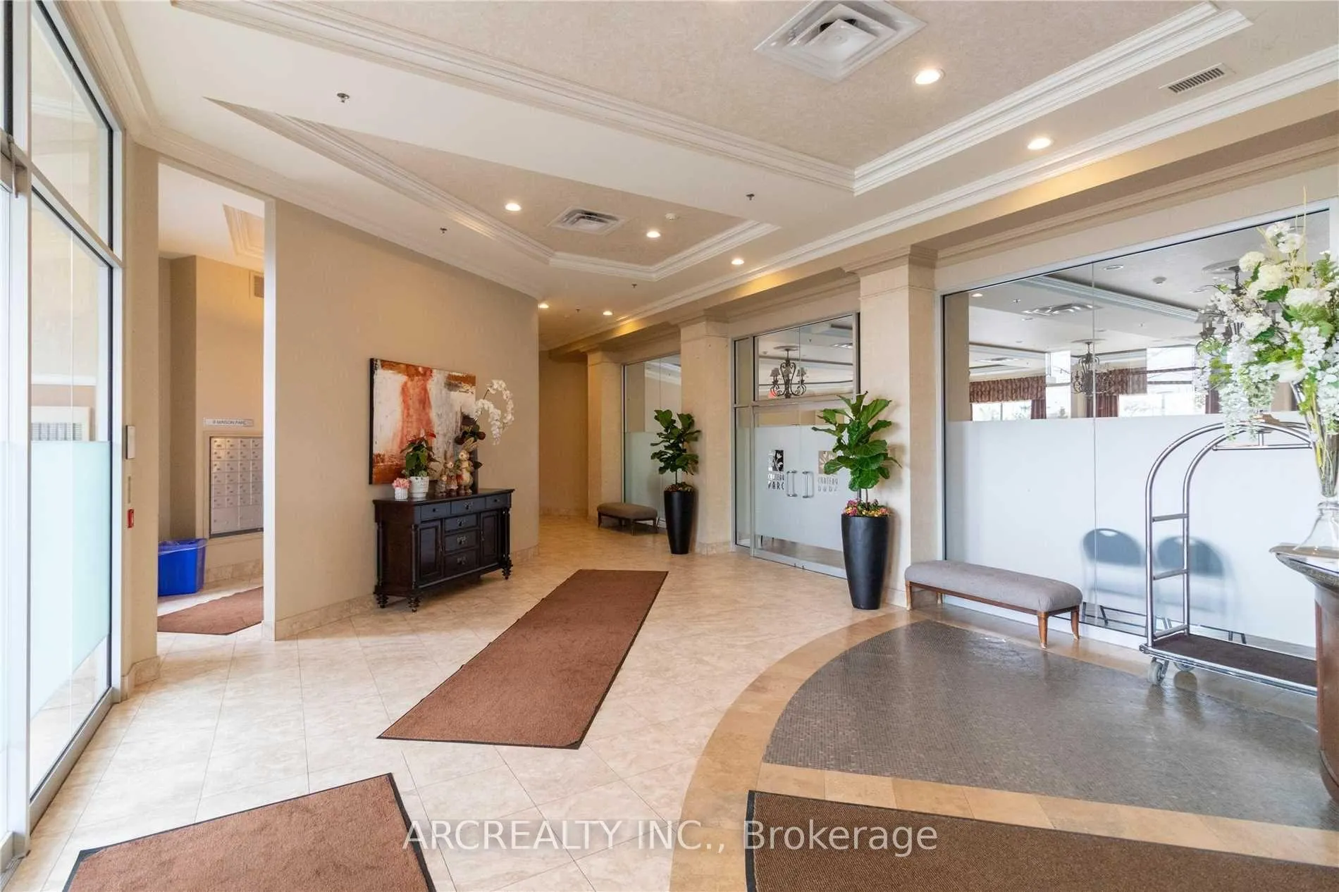 Photo 2 of Unit 313, 8 Maison Parc Court, Vaughan, Lakeview Estates — HOMEH