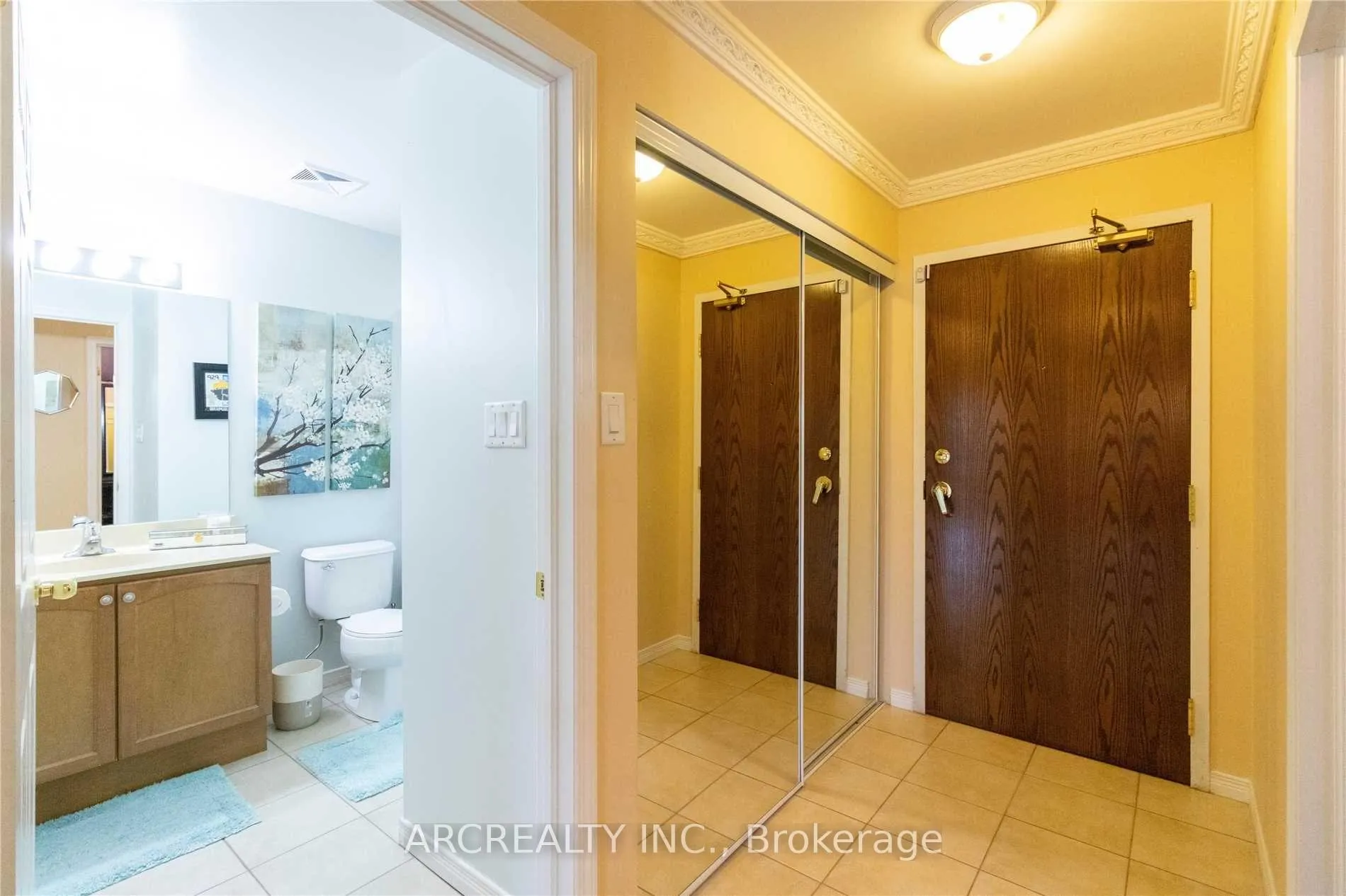 Photo 3 of Unit 313, 8 Maison Parc Court, Vaughan, Lakeview Estates — HOMEH
