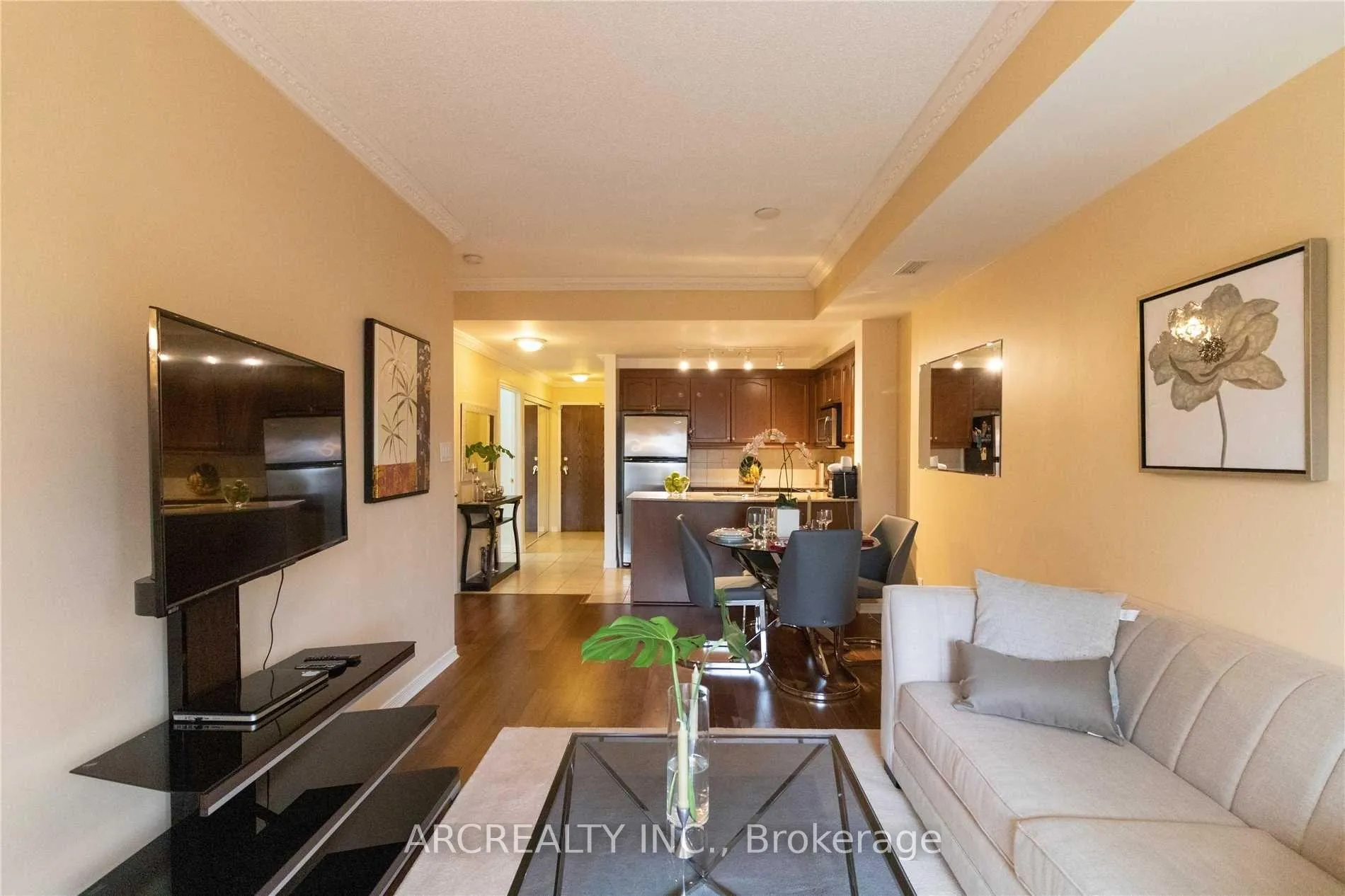 Photo 4 of Unit 313, 8 Maison Parc Court, Vaughan, Lakeview Estates — HOMEH