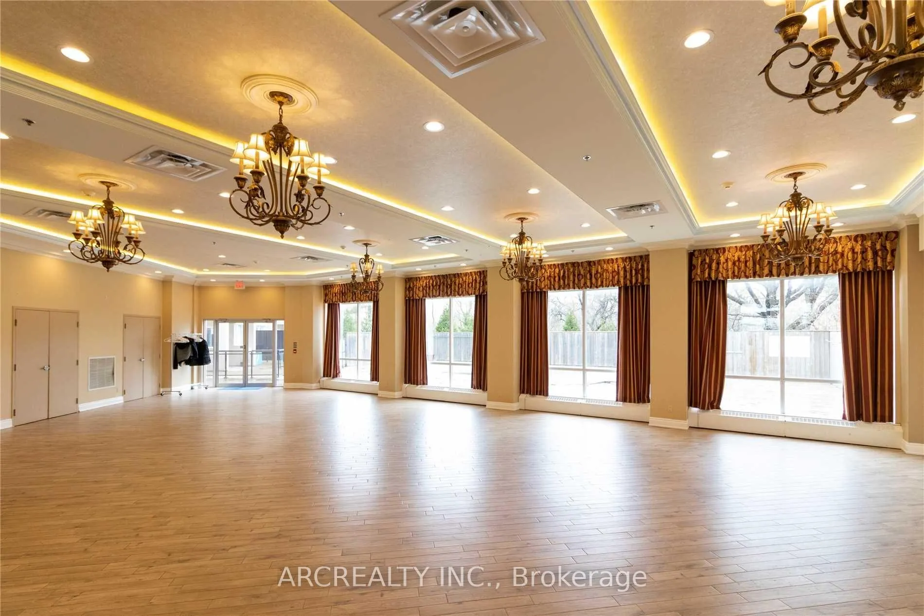 Photo 17 of Unit 313, 8 Maison Parc Court, Vaughan, Lakeview Estates — HOMEH
