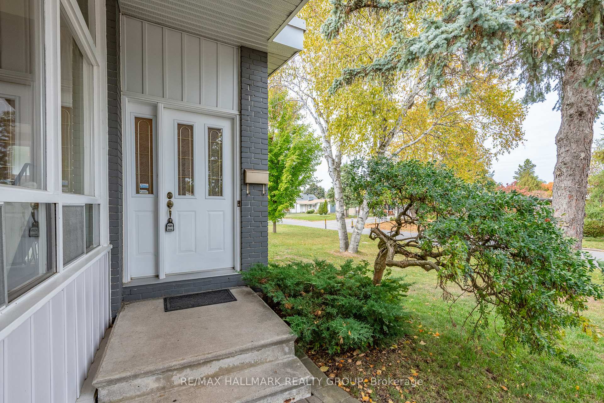 Photo 4 of 64 Sullivan Avenue, Ottawa, Meadowlands/Crestview — HOMEH