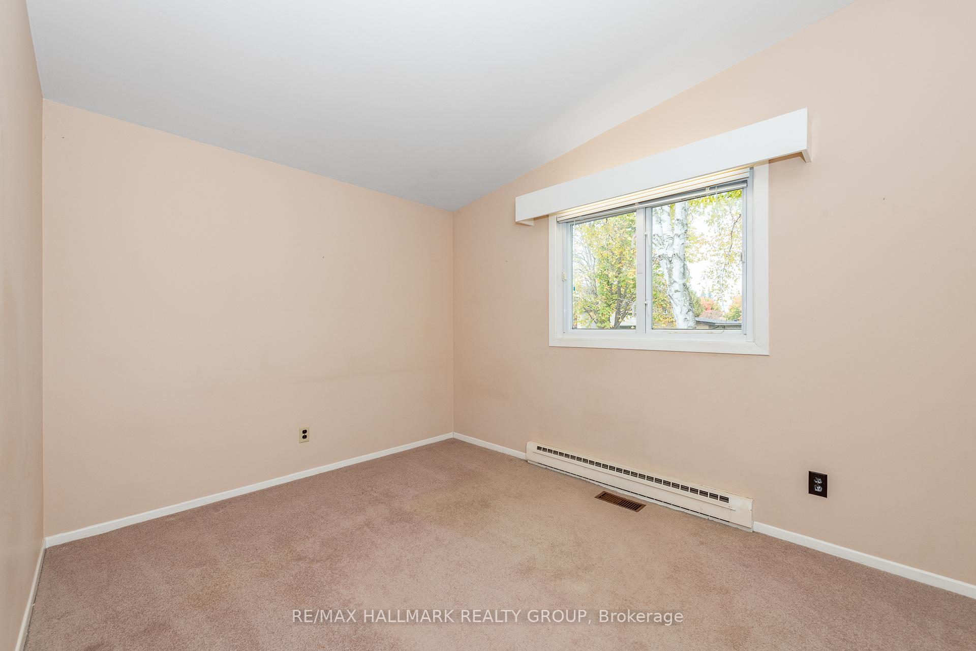 Photo 20 of 64 Sullivan Avenue, Ottawa, Meadowlands/Crestview — HOMEH