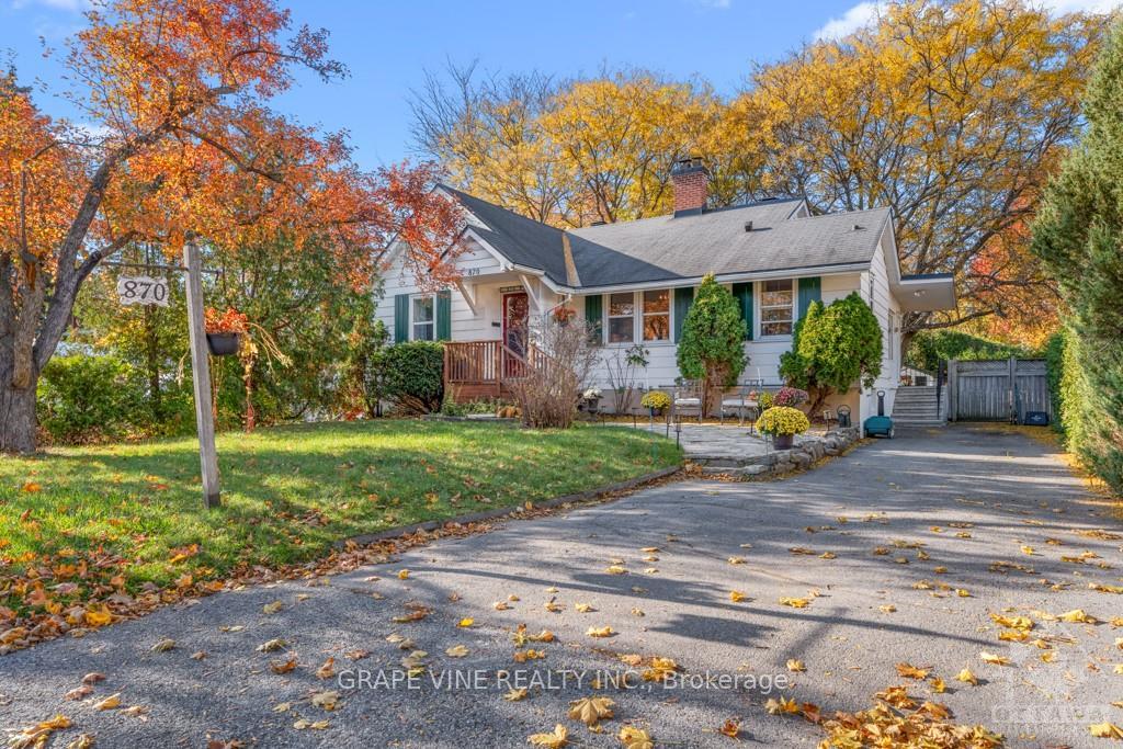 Front of 870 Riddell Avenue N