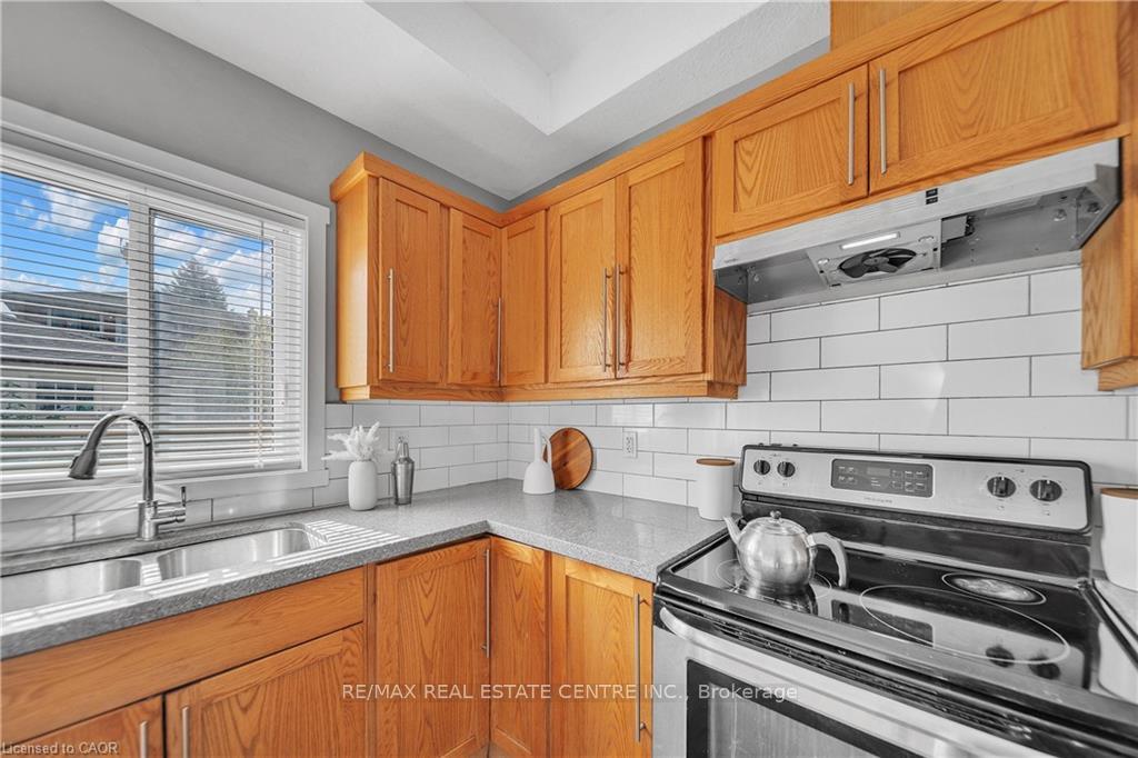 Photo 7 of 707 Frederick Street, Kitchener — HOMEH