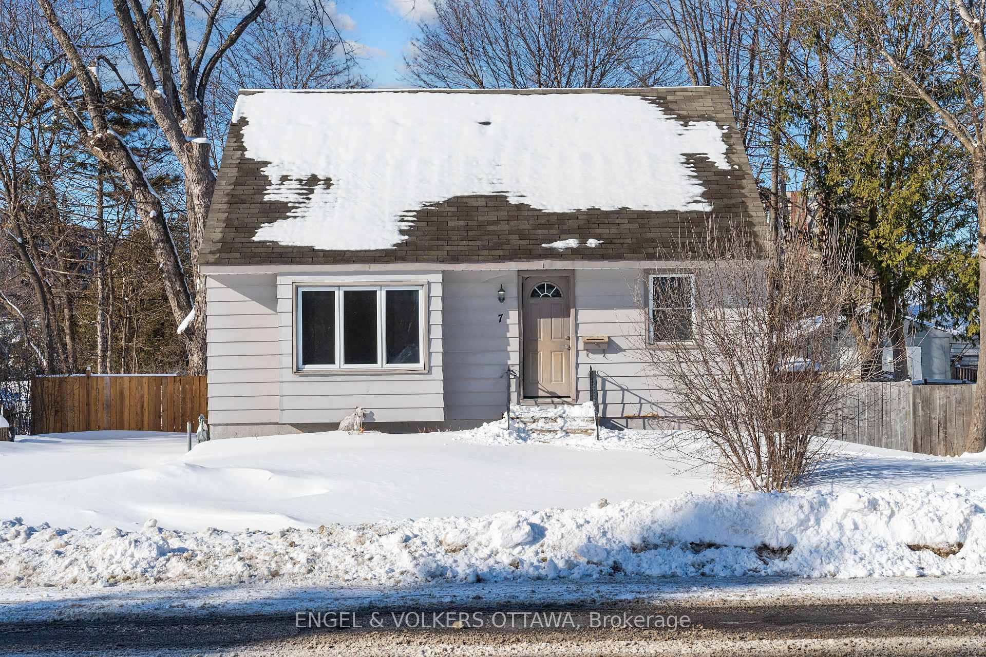 Photo 1 of 7 Starwood Road, Ottawa, Meadowlands/St. Claire Gardens — HOMEH