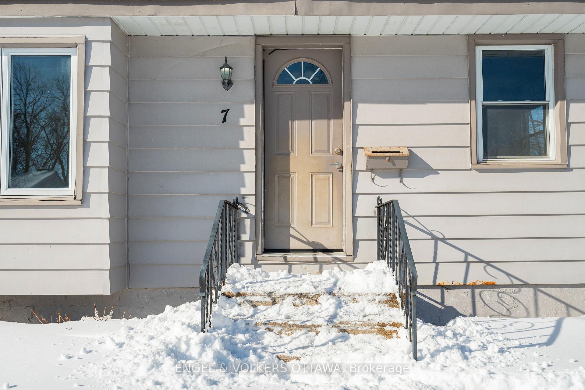 Photo 4 of 7 Starwood Road, Ottawa, Meadowlands/St. Claire Gardens — HOMEH