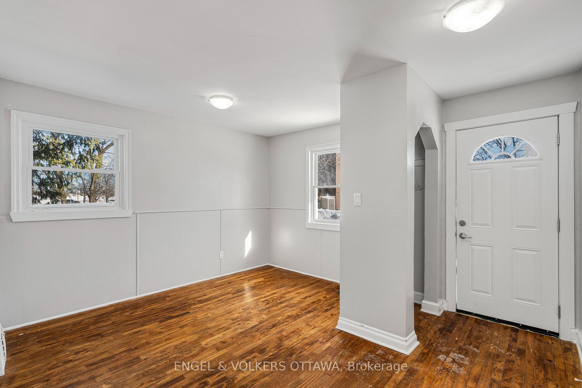 Photo 5 of 7 Starwood Road, Ottawa, Meadowlands/St. Claire Gardens — HOMEH