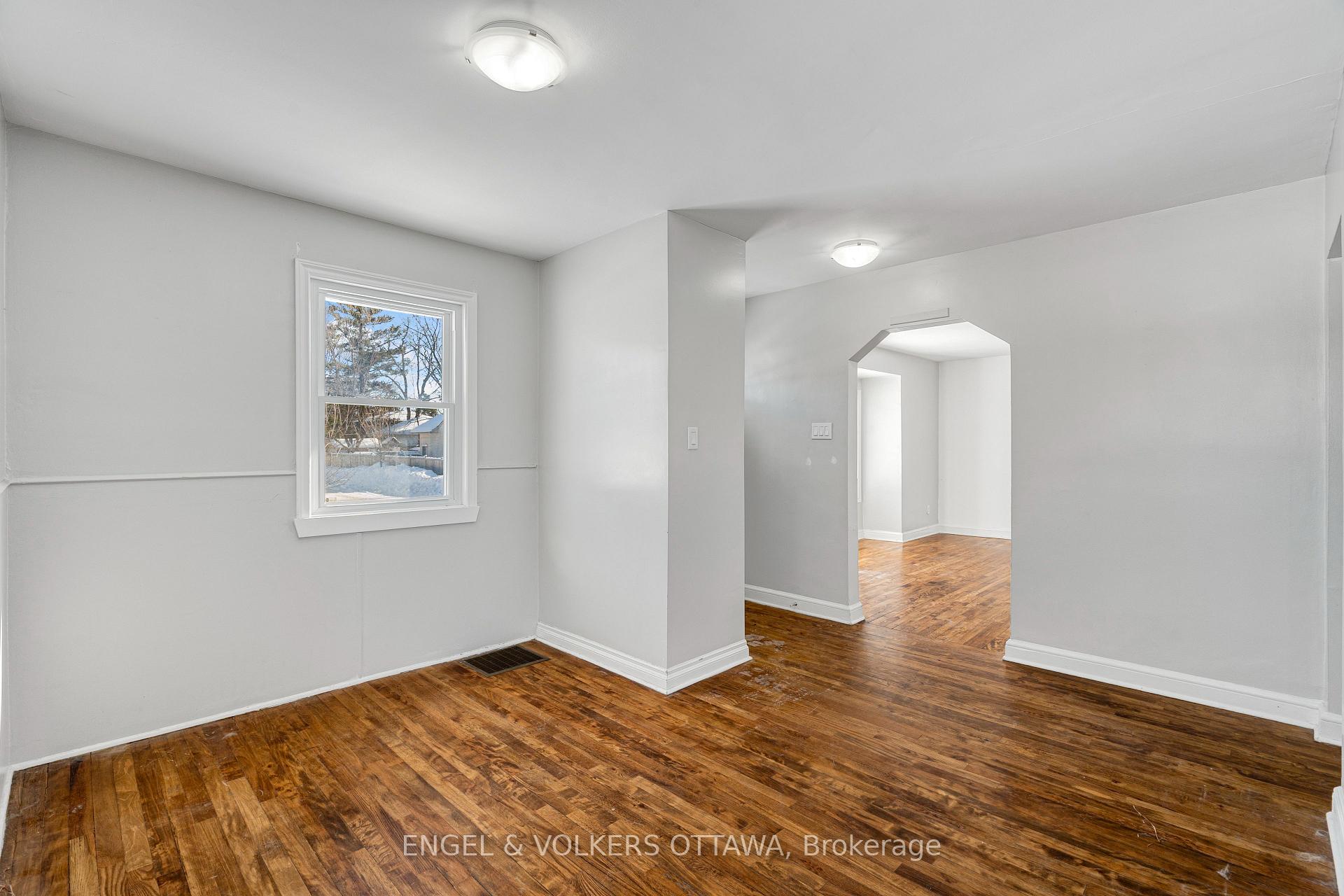 Photo 6 of 7 Starwood Road, Ottawa, Meadowlands/St. Claire Gardens — HOMEH