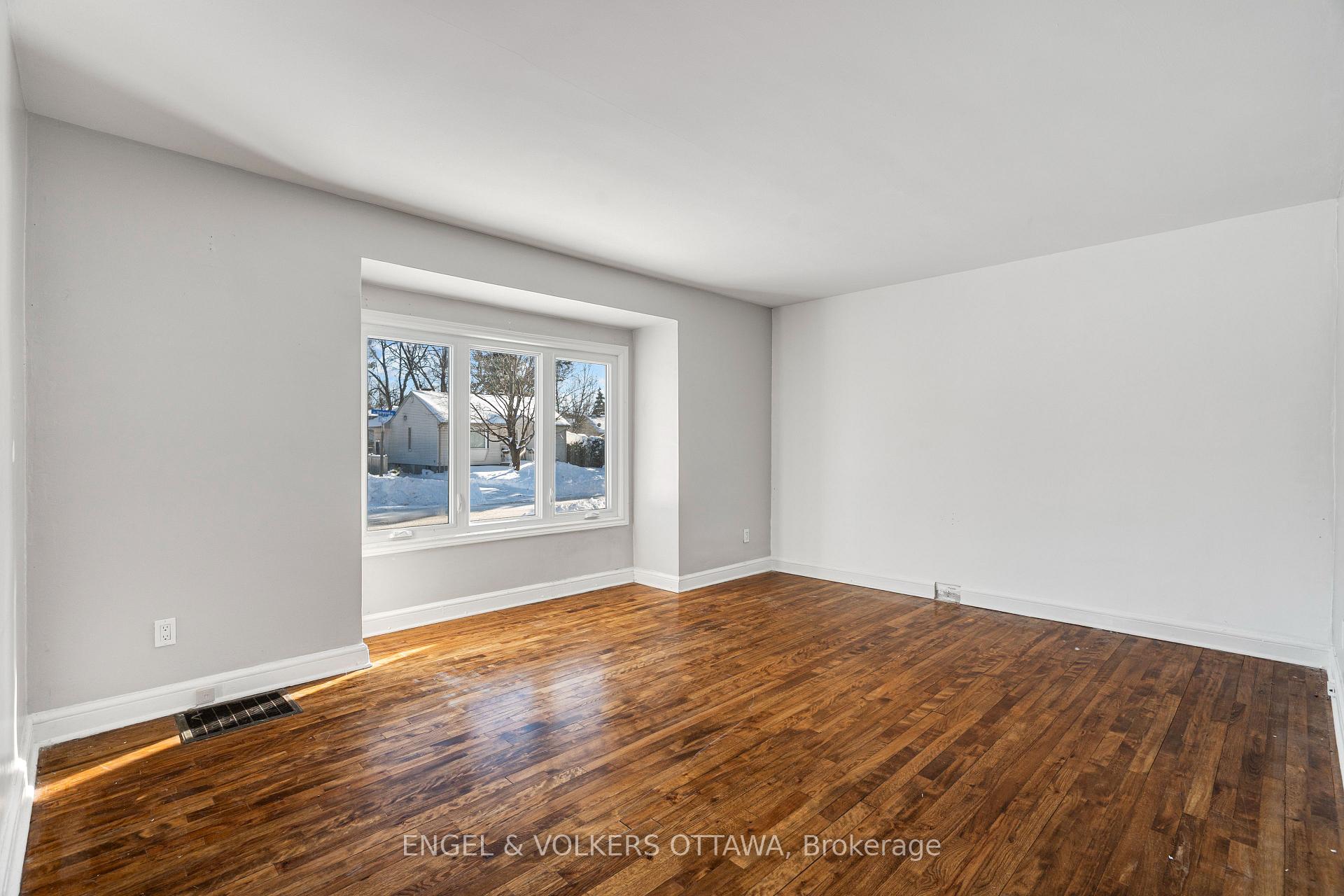 Photo 7 of 7 Starwood Road, Ottawa, Meadowlands/St. Claire Gardens — HOMEH