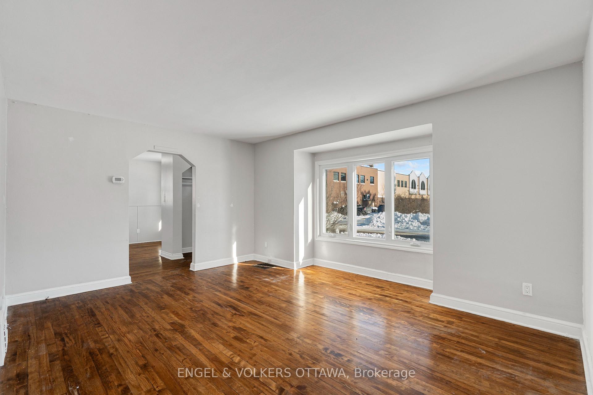 Photo 8 of 7 Starwood Road, Ottawa, Meadowlands/St. Claire Gardens — HOMEH