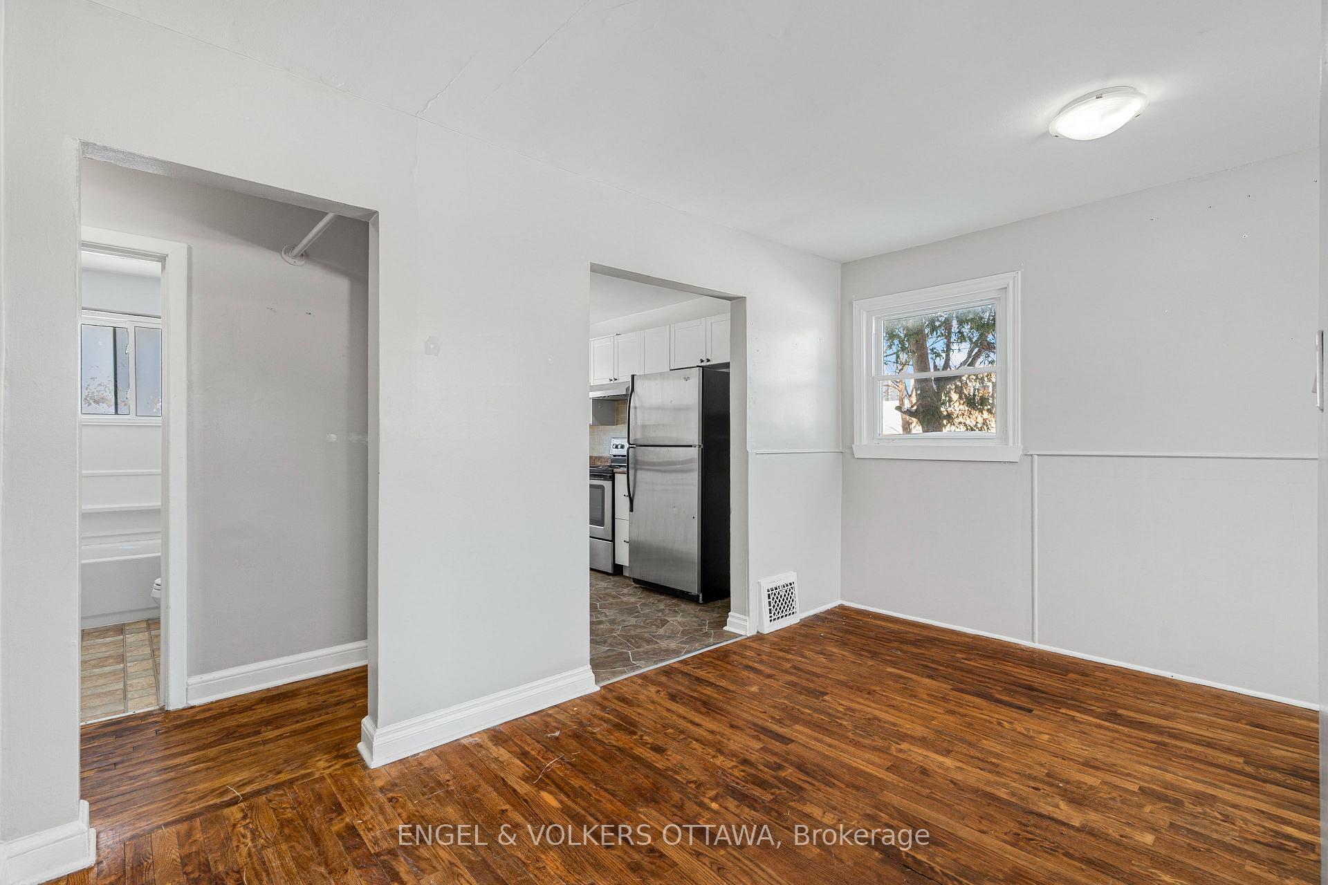 Photo 10 of 7 Starwood Road, Ottawa, Meadowlands/St. Claire Gardens — HOMEH