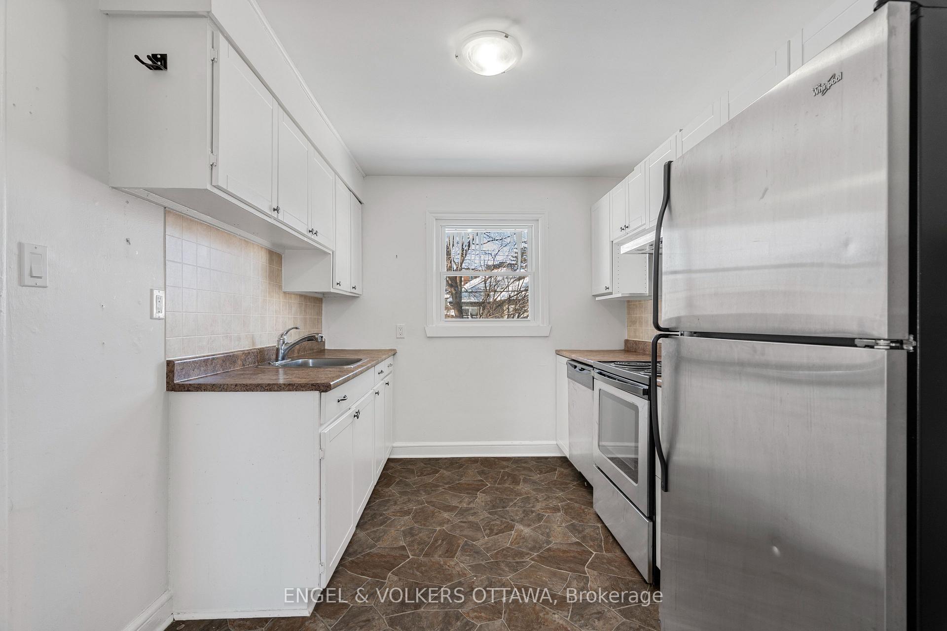 Photo 12 of 7 Starwood Road, Ottawa, Meadowlands/St. Claire Gardens — HOMEH