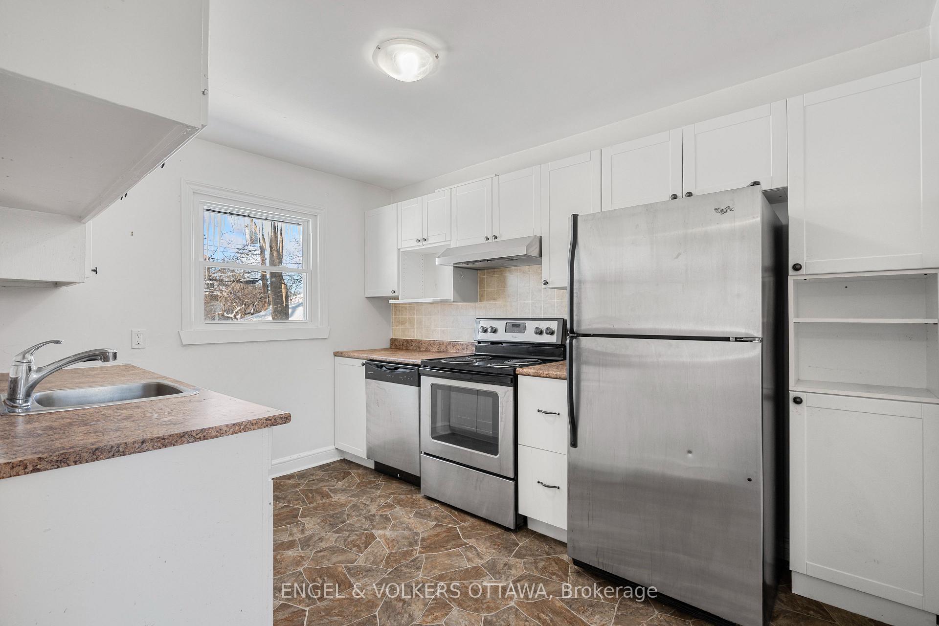 Photo 13 of 7 Starwood Road, Ottawa, Meadowlands/St. Claire Gardens — HOMEH