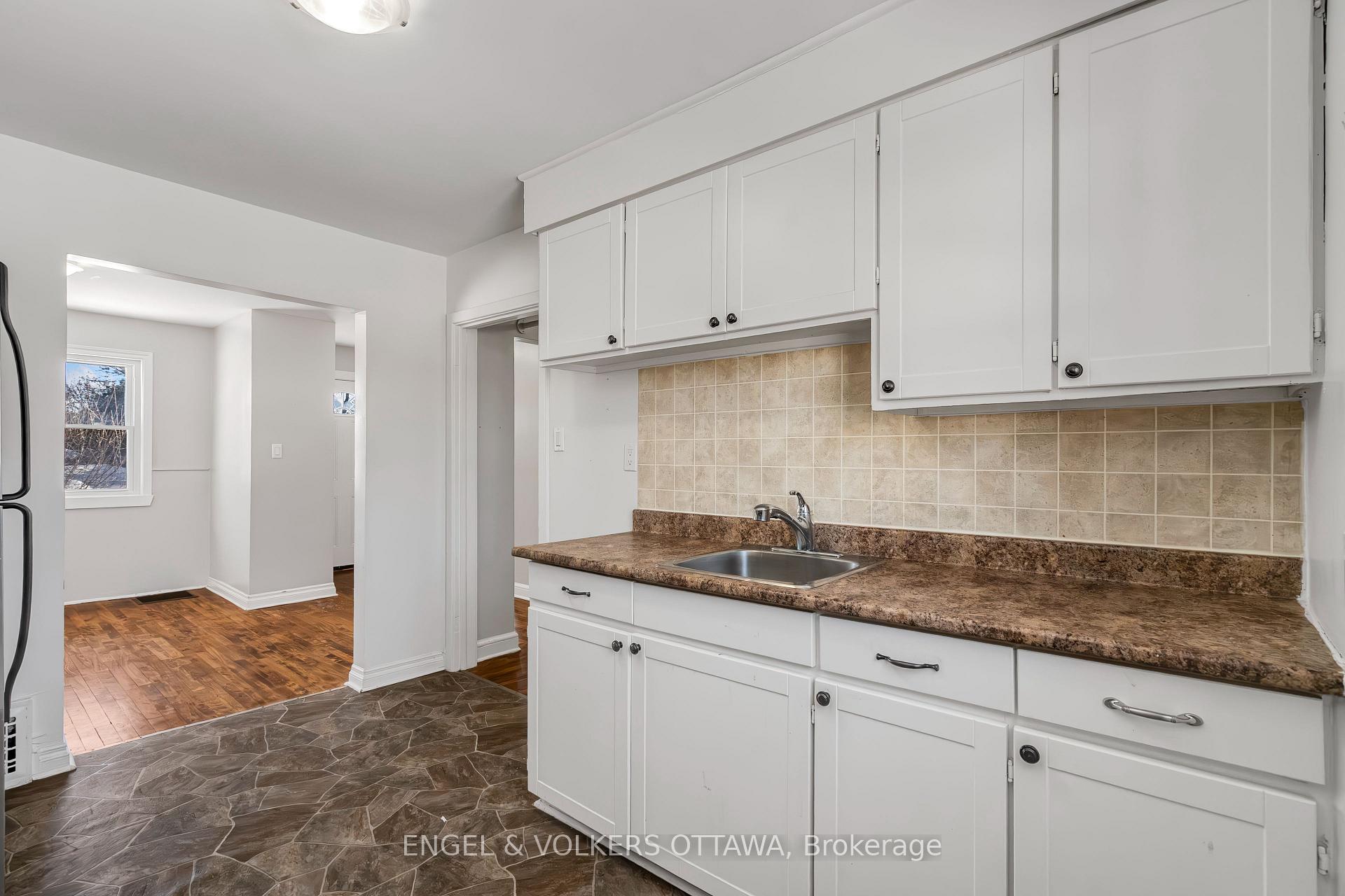 Photo 15 of 7 Starwood Road, Ottawa, Meadowlands/St. Claire Gardens — HOMEH