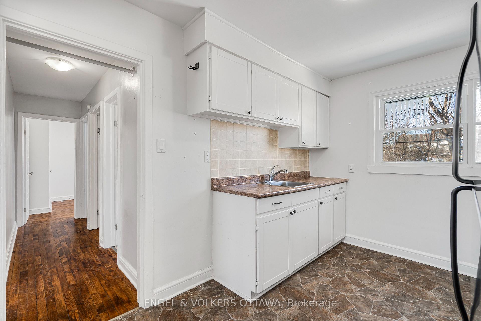 Photo 16 of 7 Starwood Road, Ottawa, Meadowlands/St. Claire Gardens — HOMEH