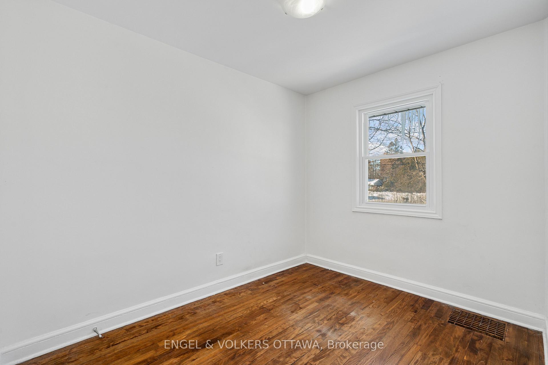 Photo 17 of 7 Starwood Road, Ottawa, Meadowlands/St. Claire Gardens — HOMEH