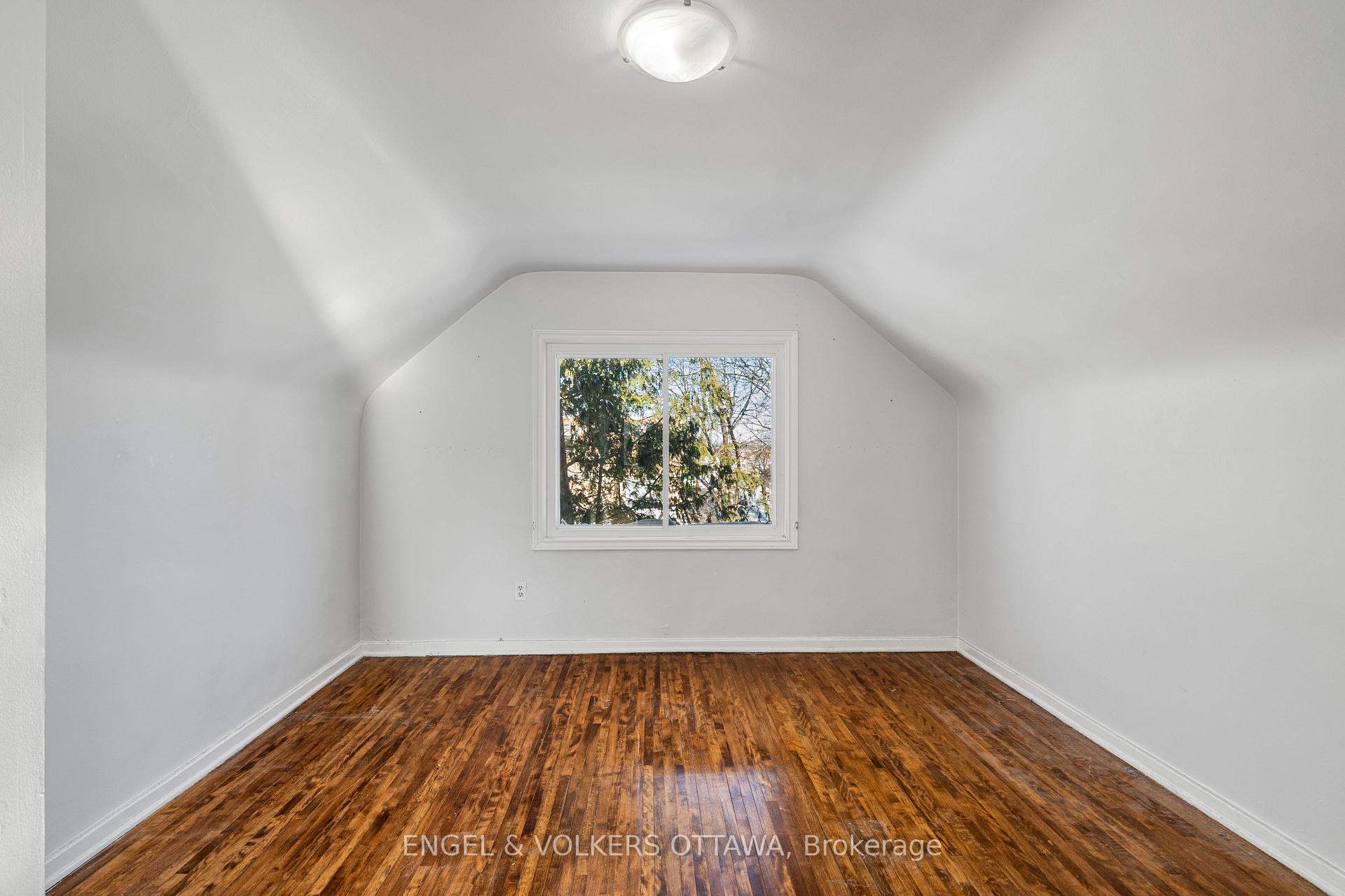 Photo 22 of 7 Starwood Road, Ottawa, Meadowlands/St. Claire Gardens — HOMEH