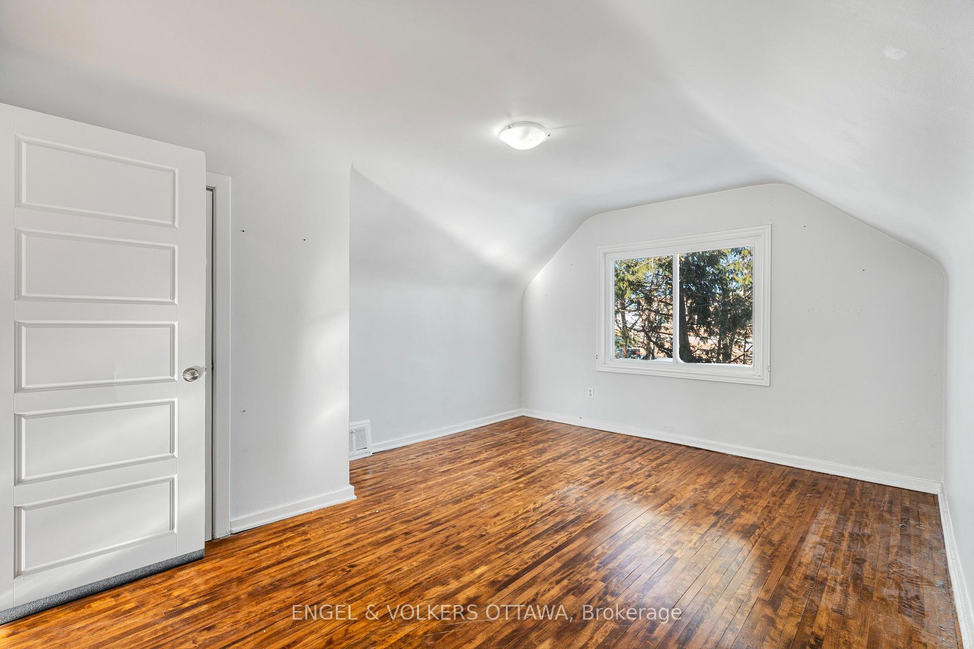 Photo 23 of 7 Starwood Road, Ottawa, Meadowlands/St. Claire Gardens — HOMEH