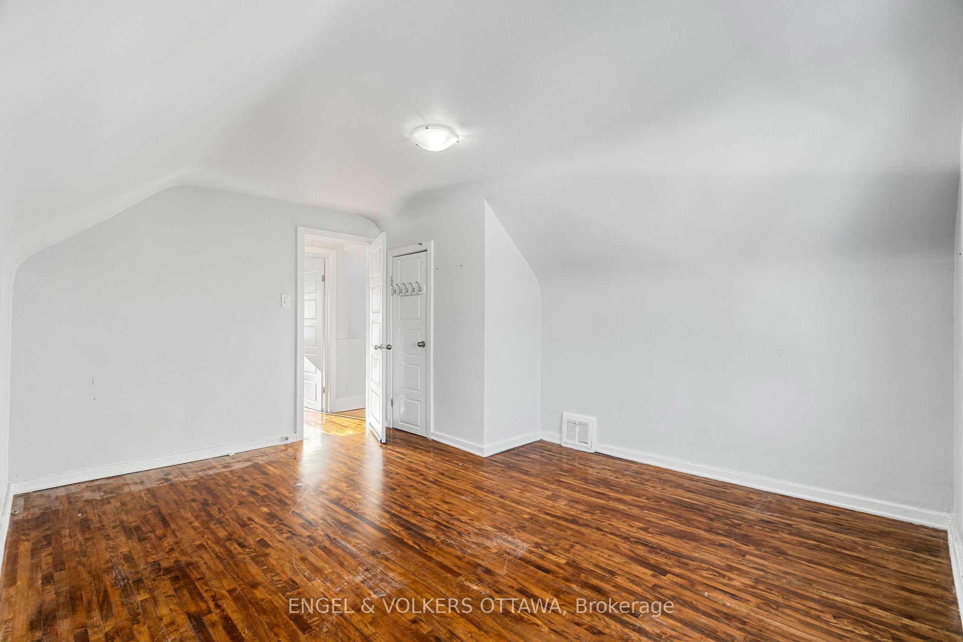 Photo 24 of 7 Starwood Road, Ottawa, Meadowlands/St. Claire Gardens — HOMEH