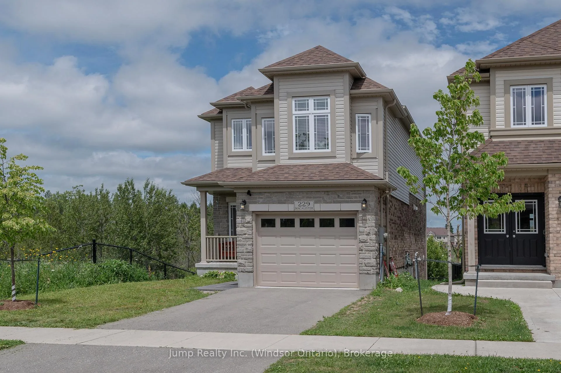 Photo 2 of 229 Macalister Boulevard, Guelph, Kortright East — HOMEH