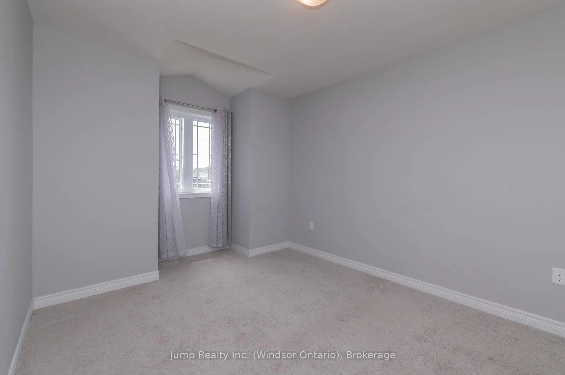 Photo 24 of 229 Macalister Boulevard, Guelph, Kortright East — HOMEH