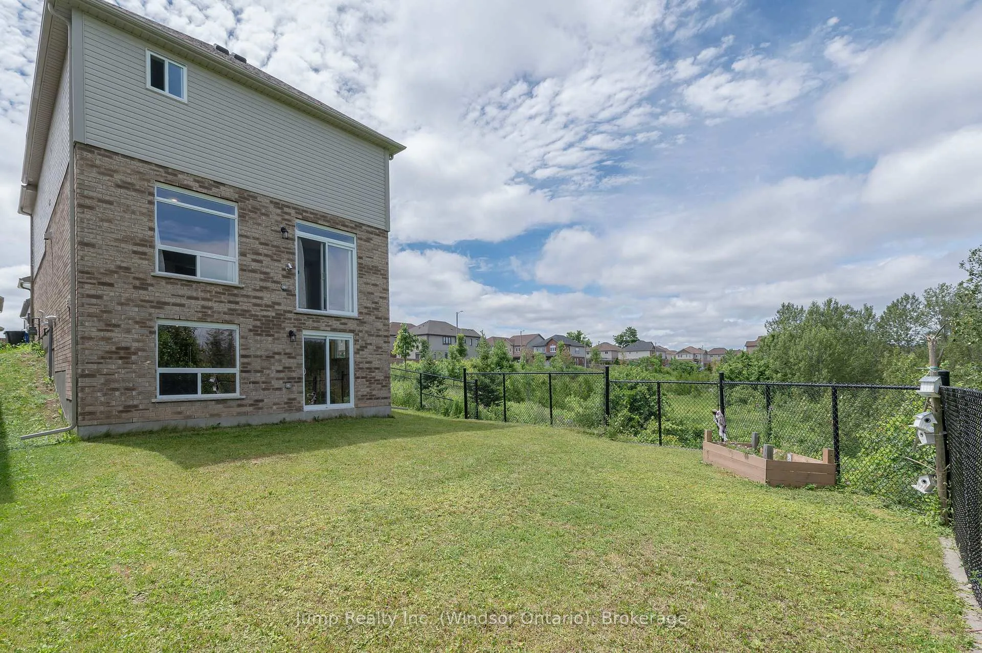 Photo 47 of 229 Macalister Boulevard, Guelph, Kortright East — HOMEH