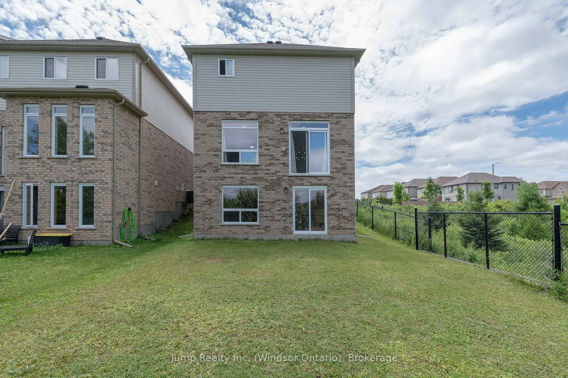 Photo 48 of 229 Macalister Boulevard, Guelph, Kortright East — HOMEH