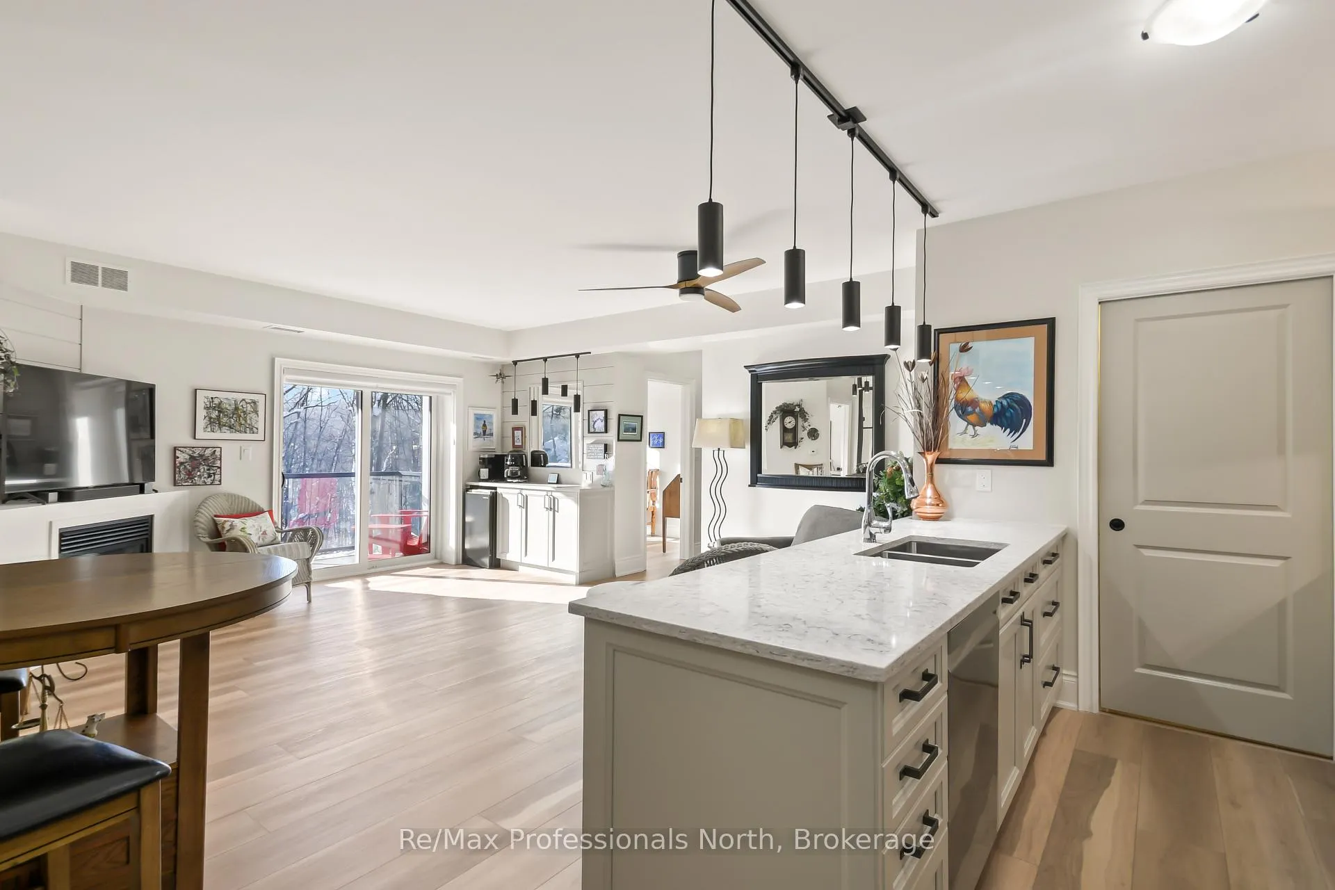 Photo 6 of Unit 302, 391 James Street W, Gravenhurst, Muskoka (S) — HOMEH