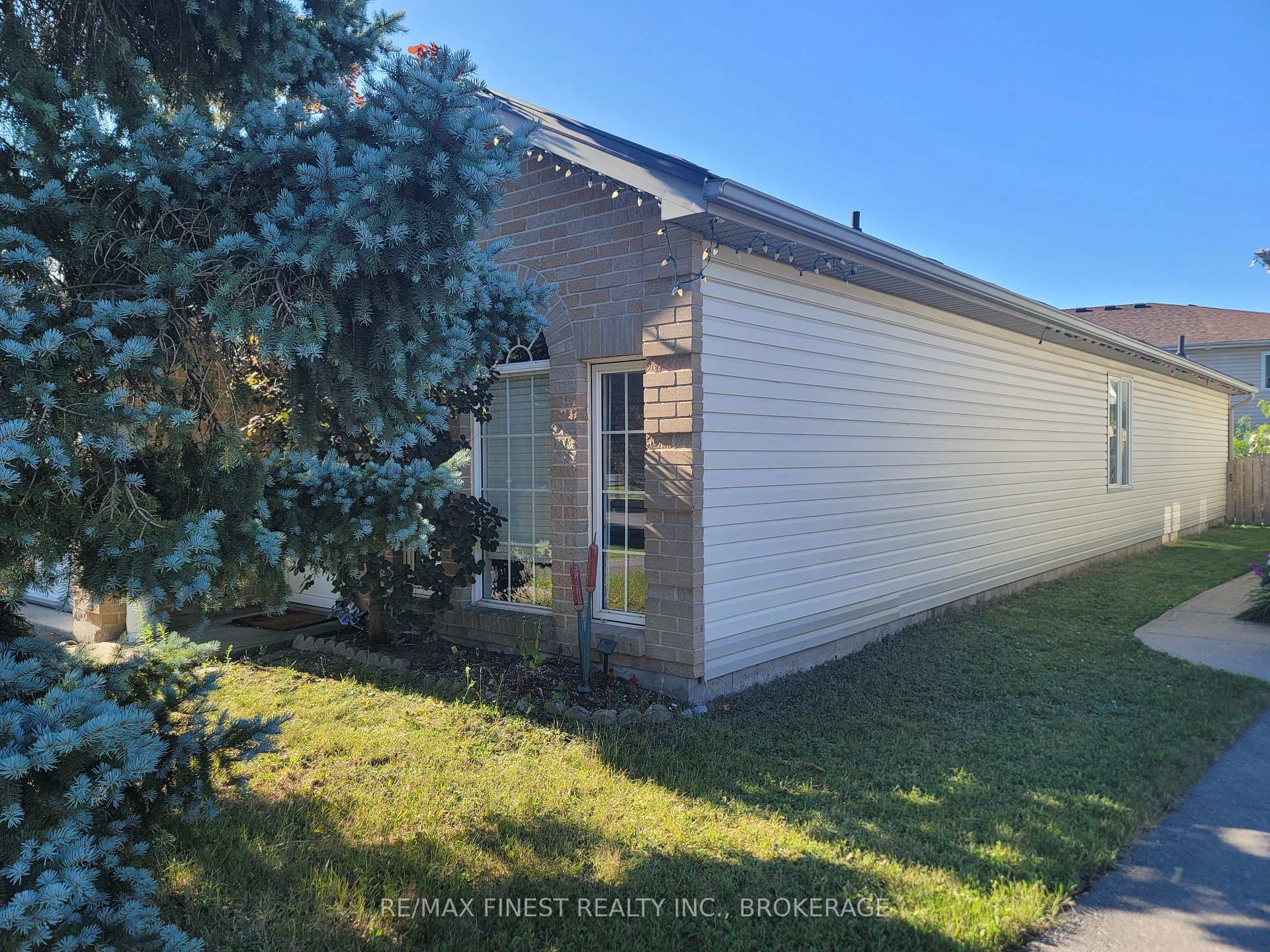 Photo 2 of 56 Wilson Street, Kingston, Rideau — HOMEH