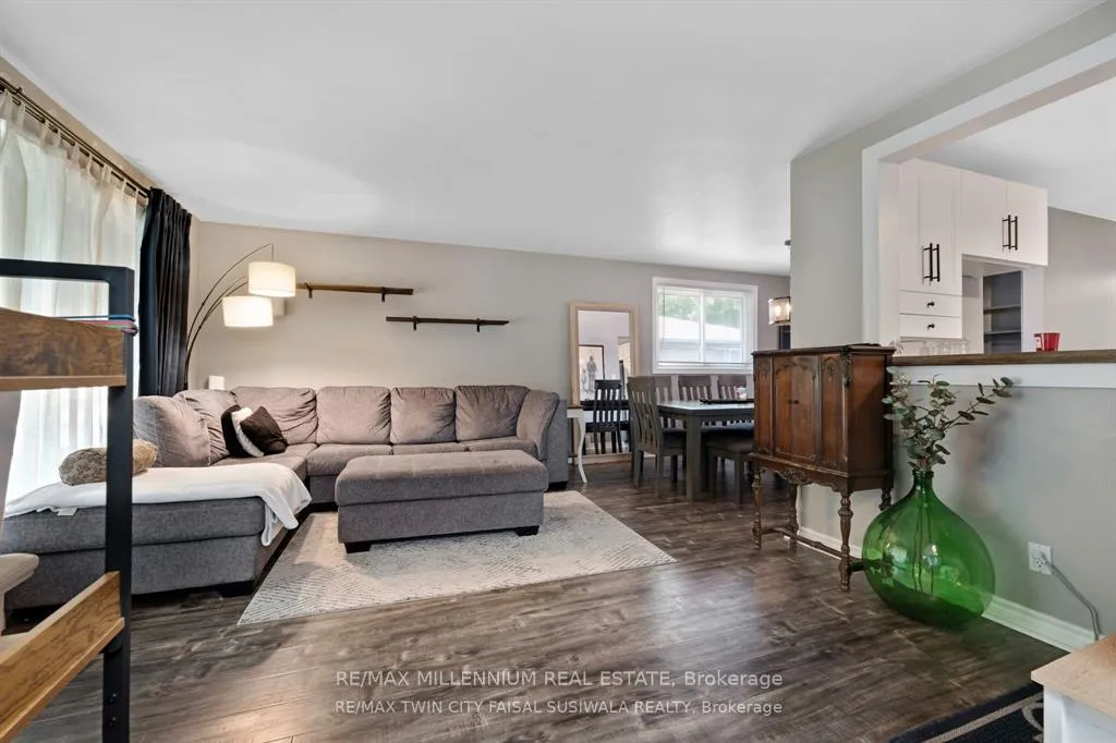 Photo 4 of Unit Upper, 158 Coach Hill Drive, Kitchener — HOMEH