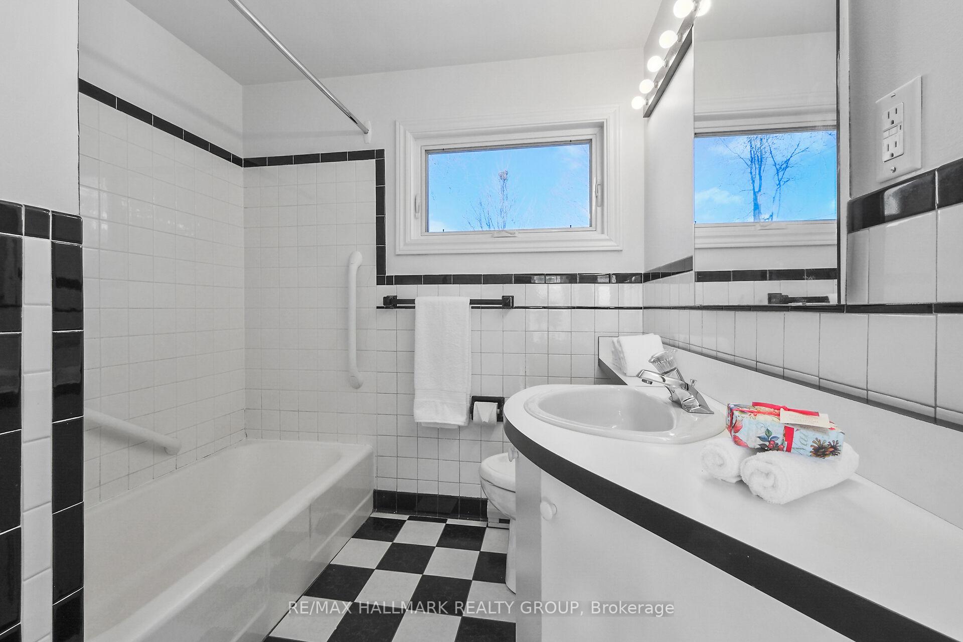 Photo 19 of 2083 Lenester Avenue, Ottawa, McKellar Heights/Glabar Park — HOMEH