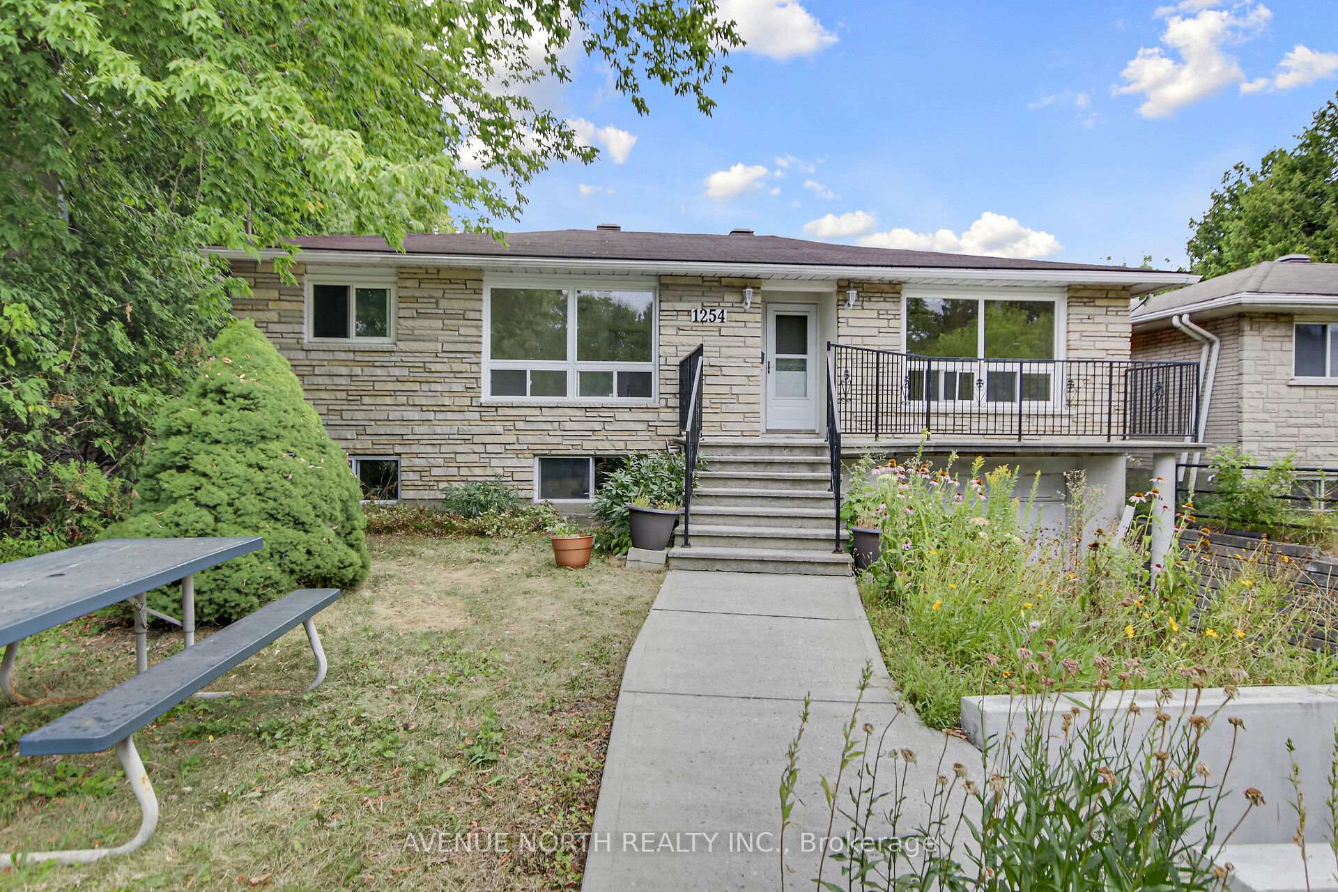Photo 2 of 1254 Heron Road, Ottawa, Ridgemont — HOMEH