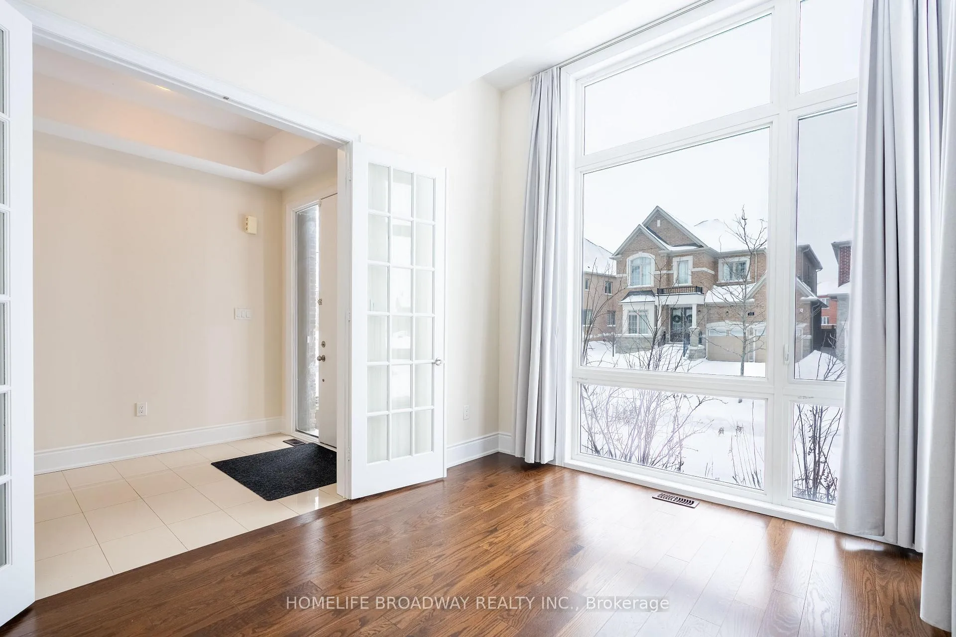 Photo 4 of 166 Conklin Crescent, Aurora, Rural Aurora — HOMEH