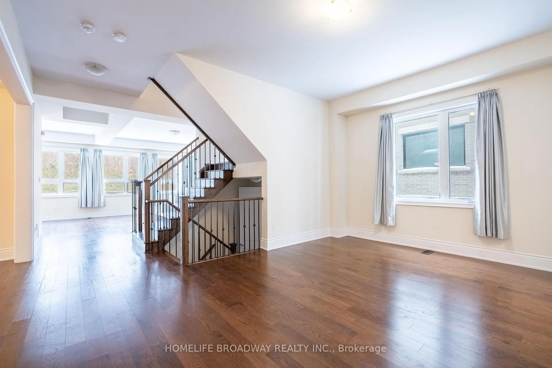 Photo 8 of 166 Conklin Crescent, Aurora, Rural Aurora — HOMEH