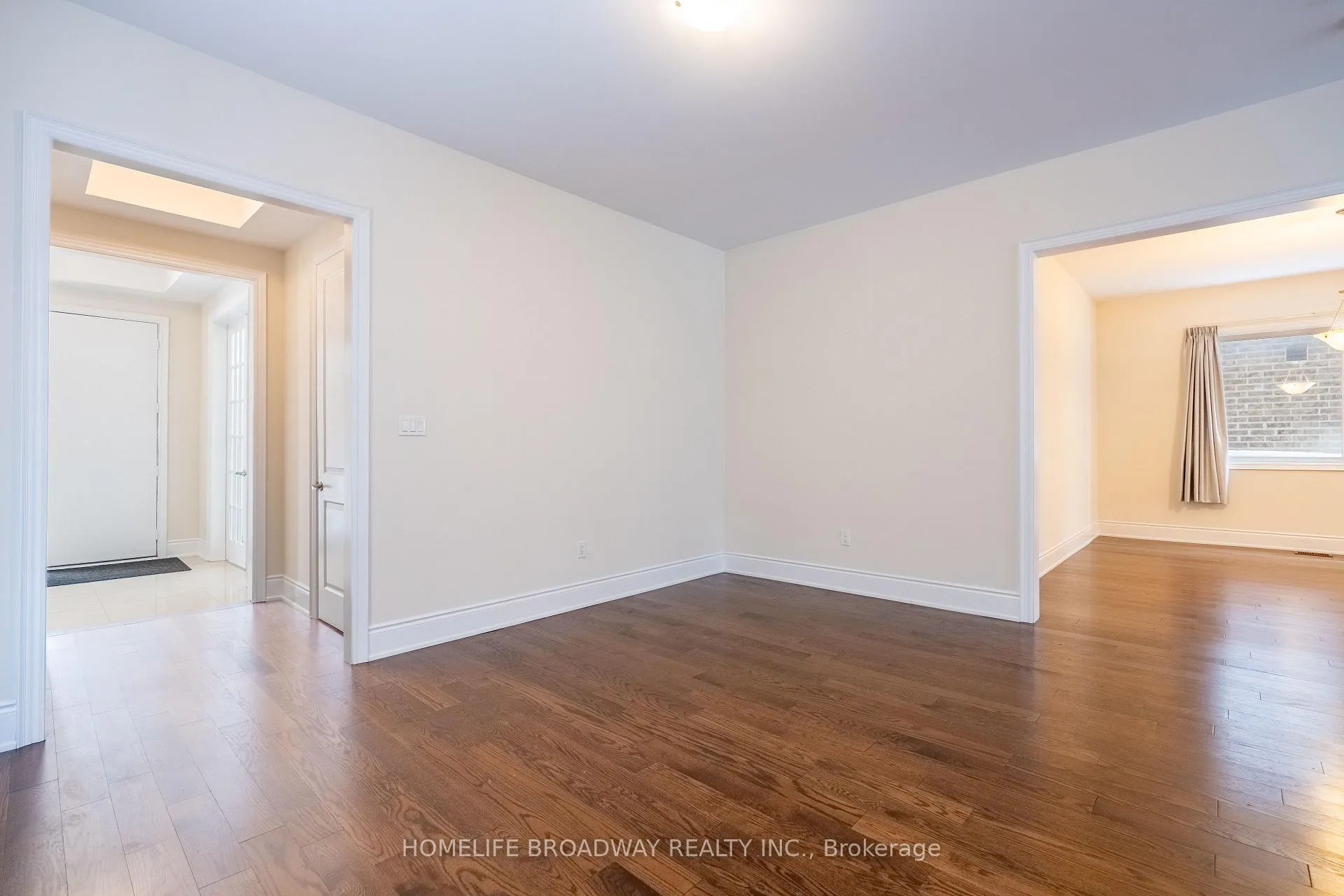 Photo 9 of 166 Conklin Crescent, Aurora, Rural Aurora — HOMEH