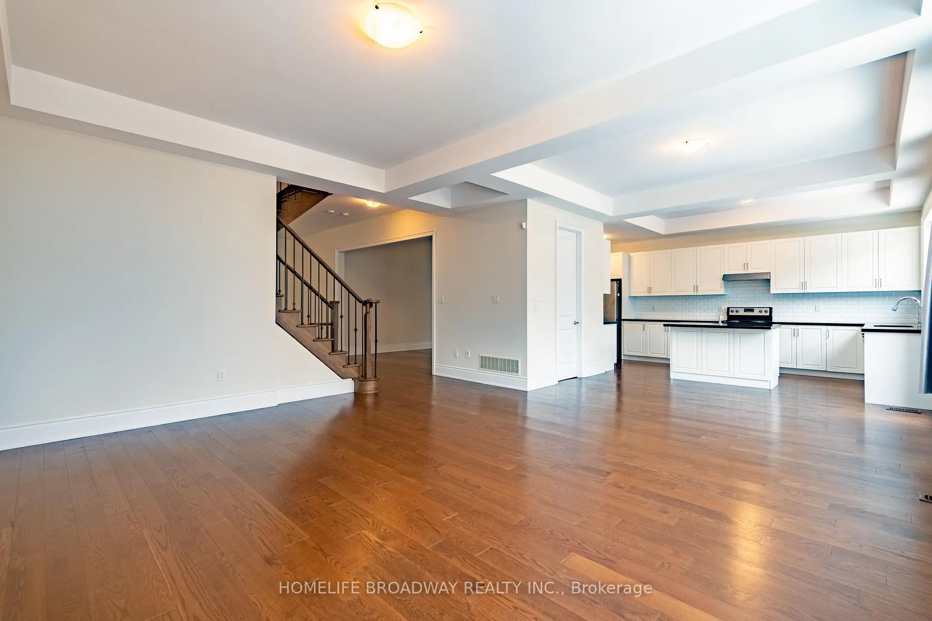 Photo 14 of 166 Conklin Crescent, Aurora, Rural Aurora — HOMEH