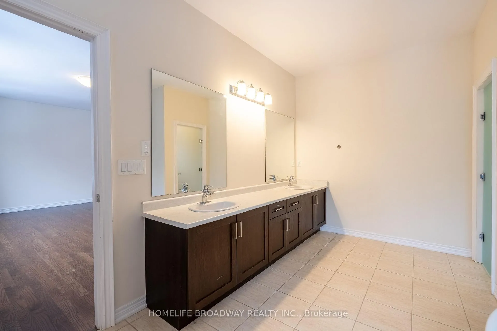 Photo 26 of 166 Conklin Crescent, Aurora, Rural Aurora — HOMEH