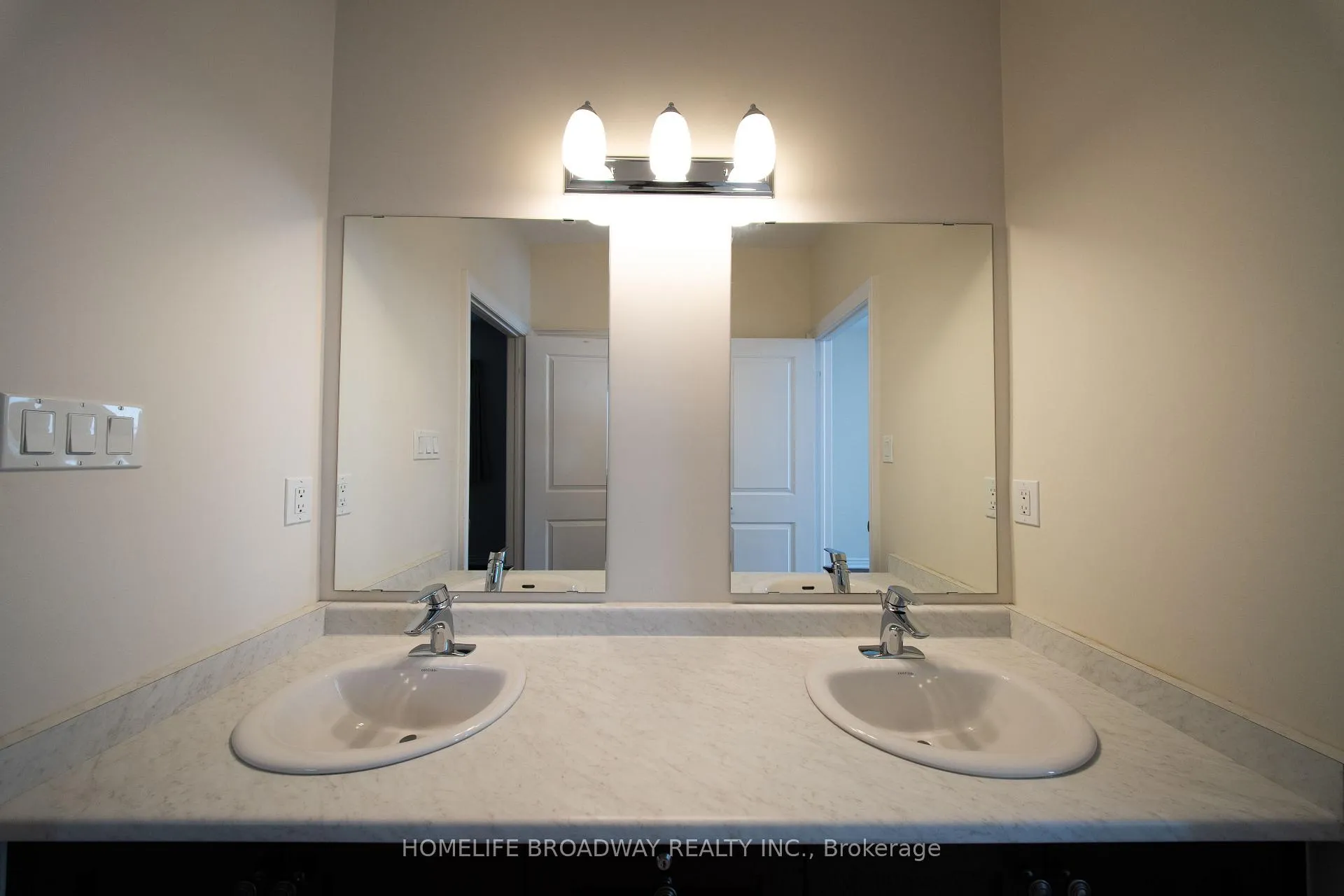 Photo 44 of 166 Conklin Crescent, Aurora, Rural Aurora — HOMEH