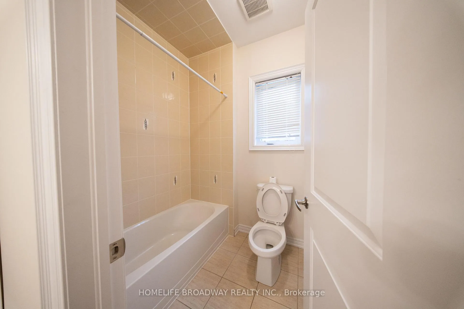 Photo 45 of 166 Conklin Crescent, Aurora, Rural Aurora — HOMEH