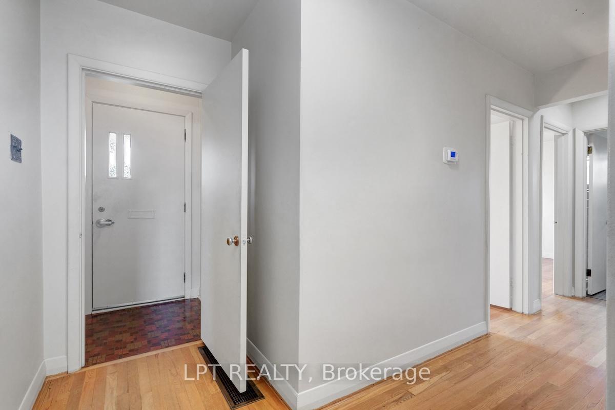 Photo 7 of 151 Oakridge Boulevard, Ottawa, Meadowlands/Crestview — HOMEH