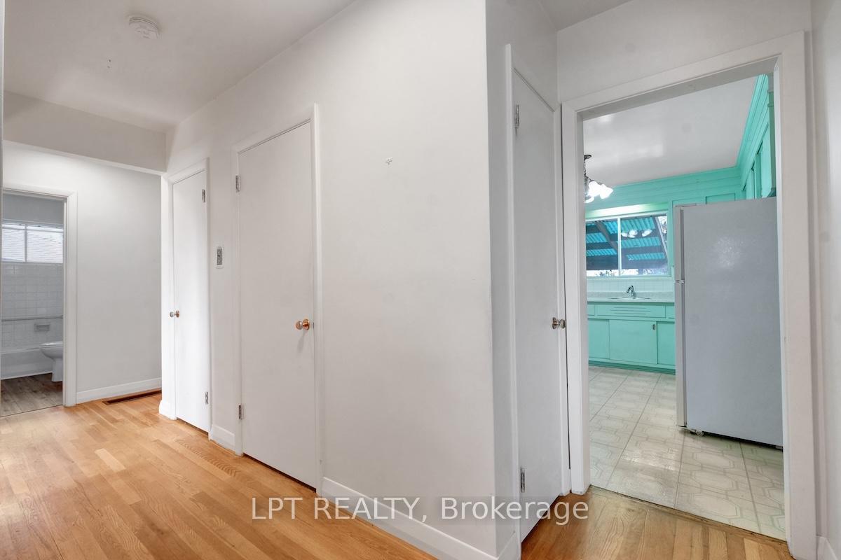 Photo 8 of 151 Oakridge Boulevard, Ottawa, Meadowlands/Crestview — HOMEH