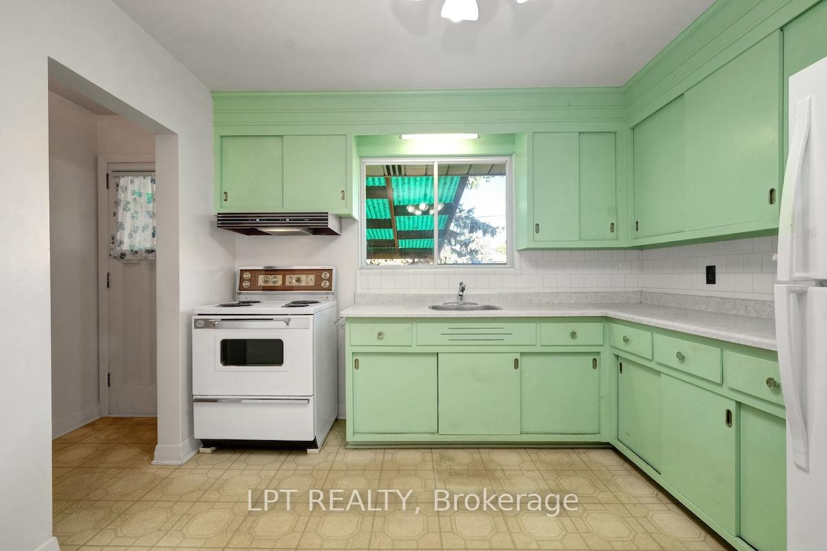 Photo 10 of 151 Oakridge Boulevard, Ottawa, Meadowlands/Crestview — HOMEH