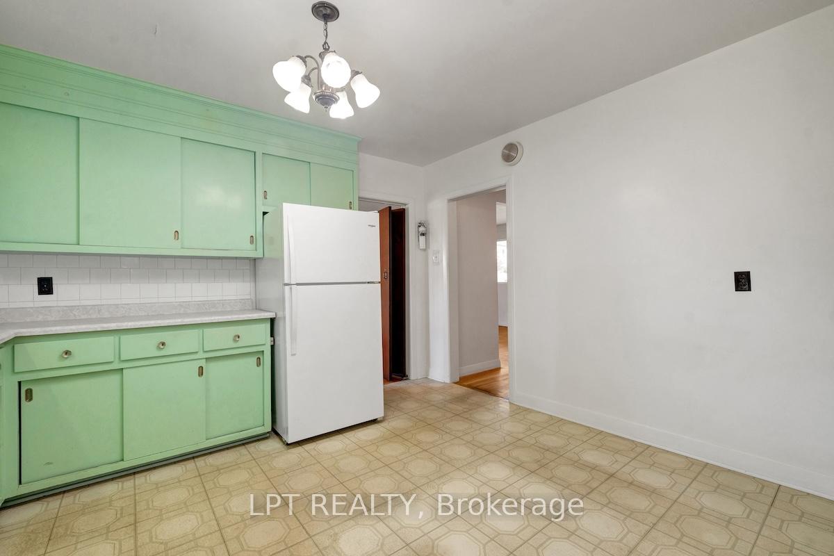Photo 12 of 151 Oakridge Boulevard, Ottawa, Meadowlands/Crestview — HOMEH