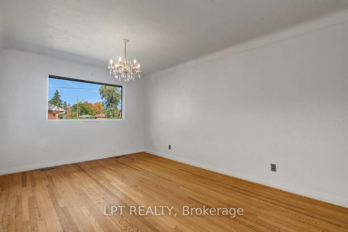 Photo 14 of 151 Oakridge Boulevard, Ottawa, Meadowlands/Crestview — HOMEH